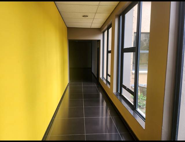 615M² OFFICE TO LET IN NOORDWYK